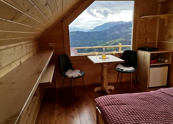 Scenic Glamping Huts With Mountain Views Near Ljubno Ob Savinji, Slovenia Casa vacanze